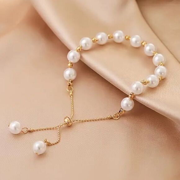 Shimmering Elegant Imitation Pearl Charm Bridal Wedding Bracelet (1 pc) - Picture 5 of 7